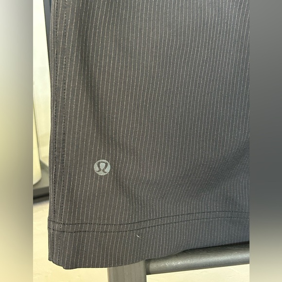 Lululemon Cargo Commute Shorts in Black Size 34 - Picture 3 of 5